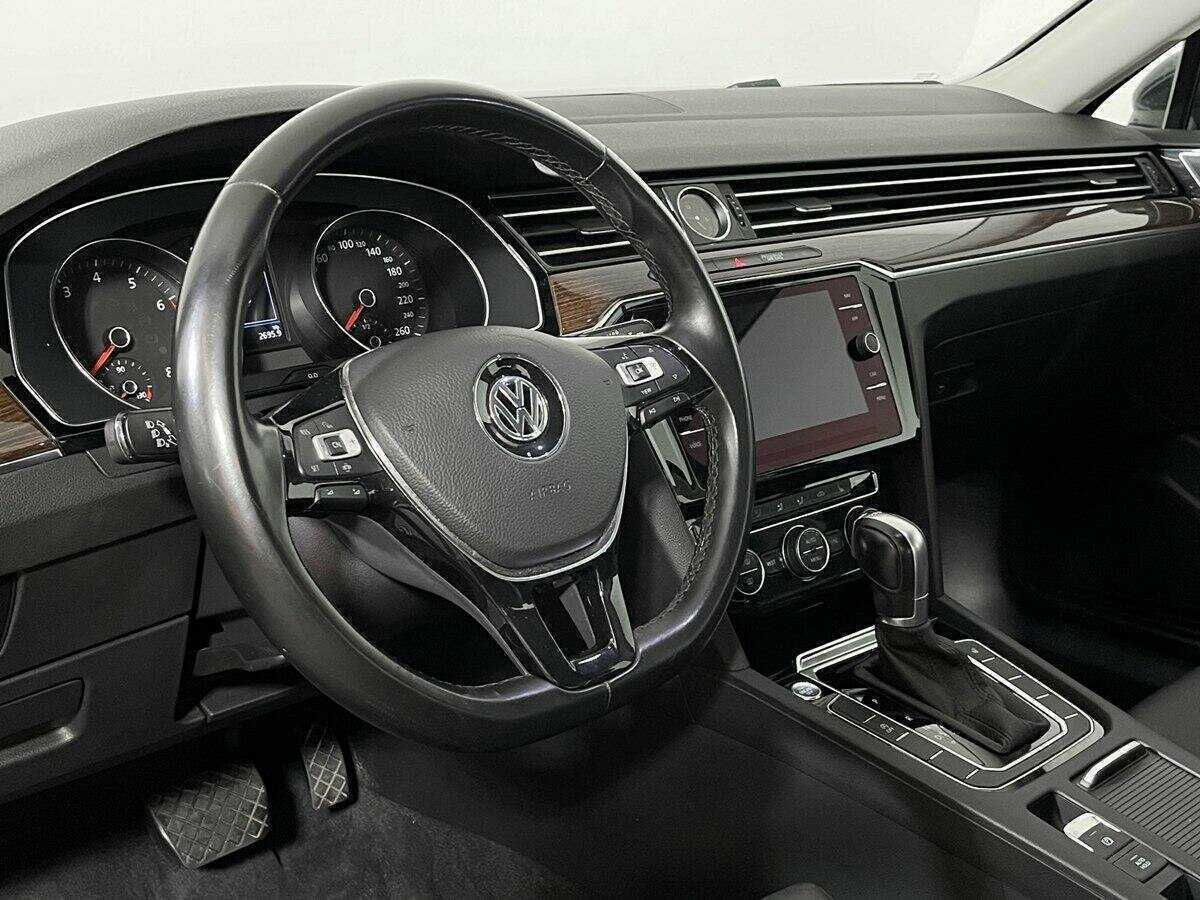 Volkswagen Passat с пробегом — 2018 год. Фото: #11