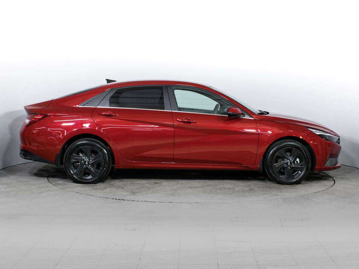 Hyundai Elantra с пробегом — 2021 год. Фото: #3