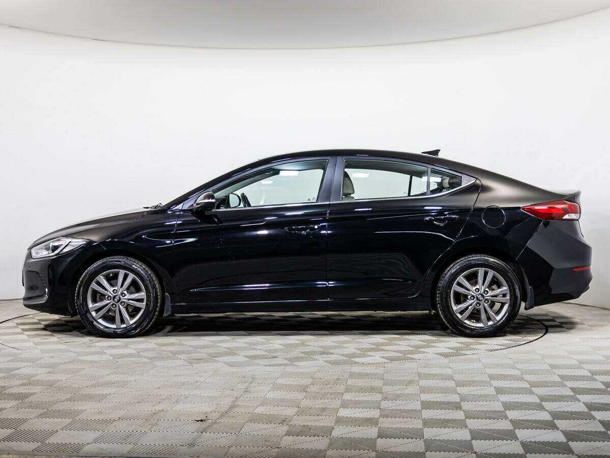 Hyundai Elantra с пробегом — 2018 год. Фото: #6