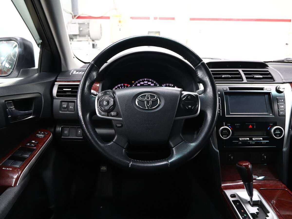 Toyota Camry с пробегом — 2013 год. Фото: #17