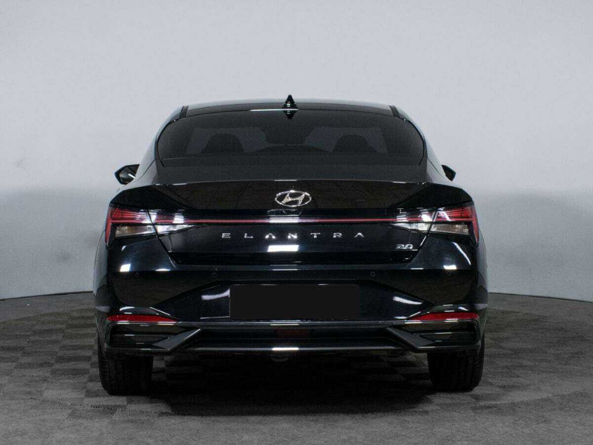 Hyundai Elantra с пробегом — 2023 год. Фото: #5