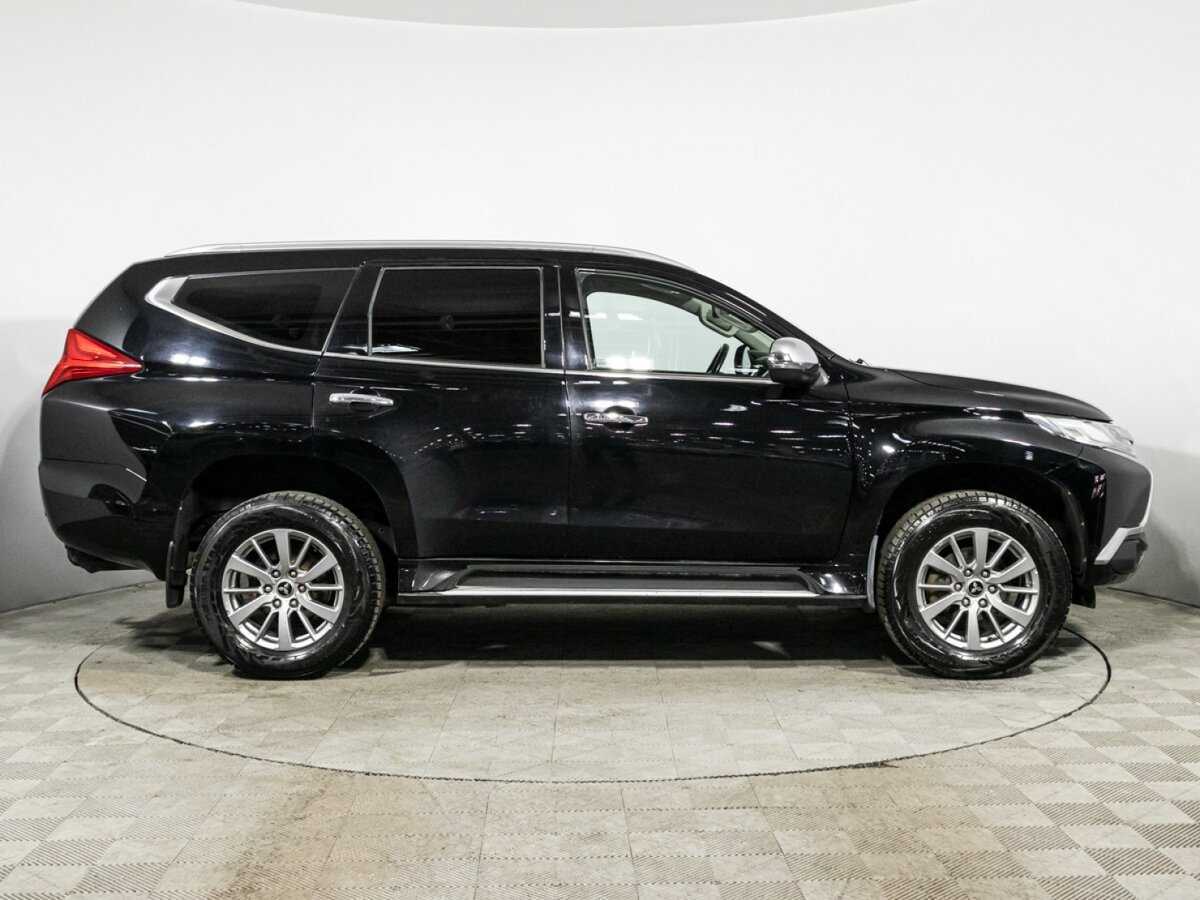 Mitsubishi Pajero Sport с пробегом — 2018 год. Фото: #3
