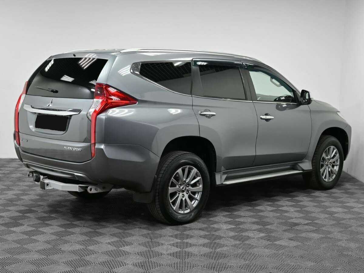 Mitsubishi Pajero Sport с пробегом — 2017 год. Фото: #1