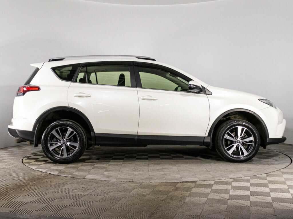 Toyota RAV4 с пробегом — 2016 год. Фото: #3