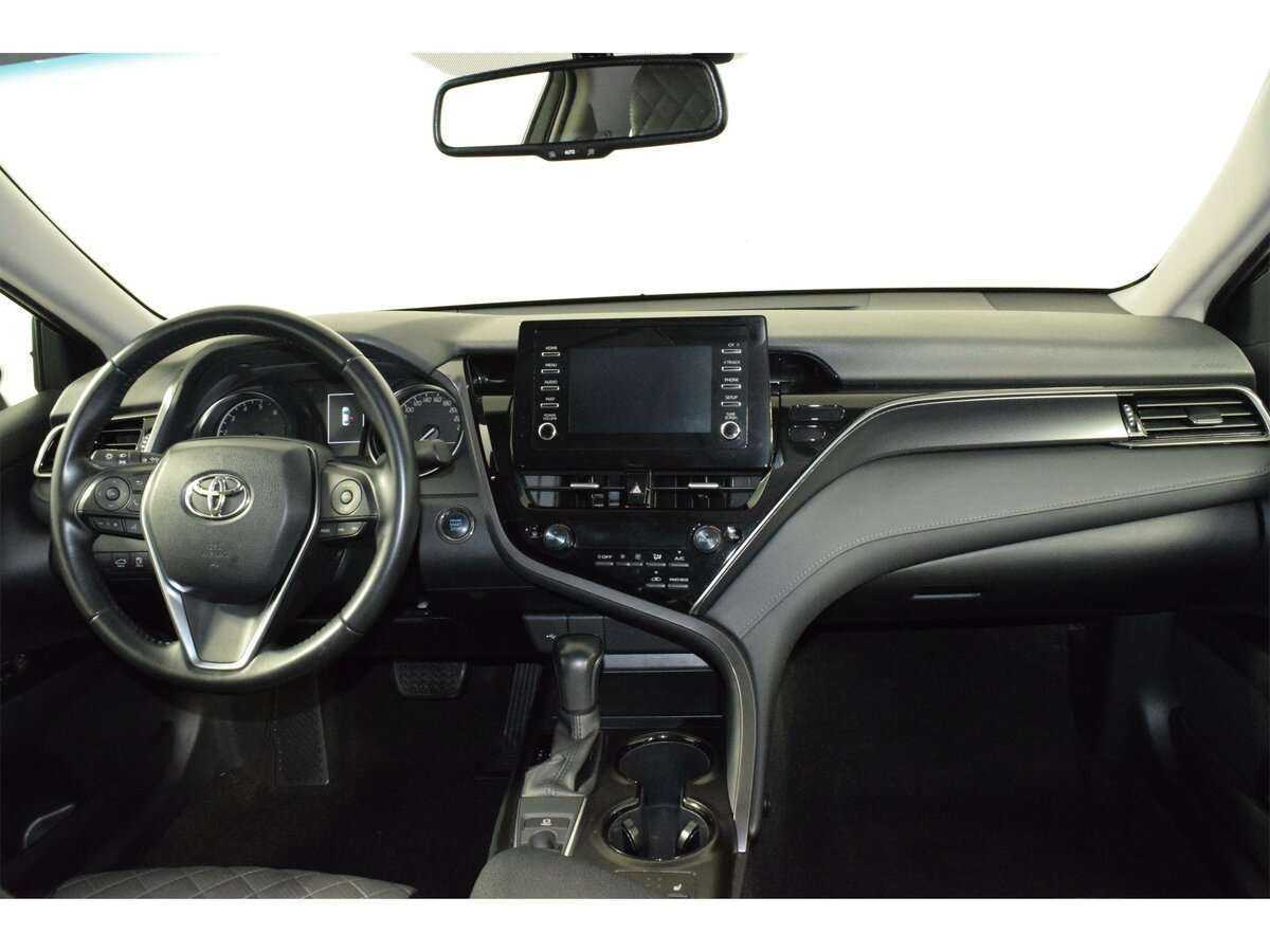 Toyota Camry с пробегом — 2021 год. Фото: #11
