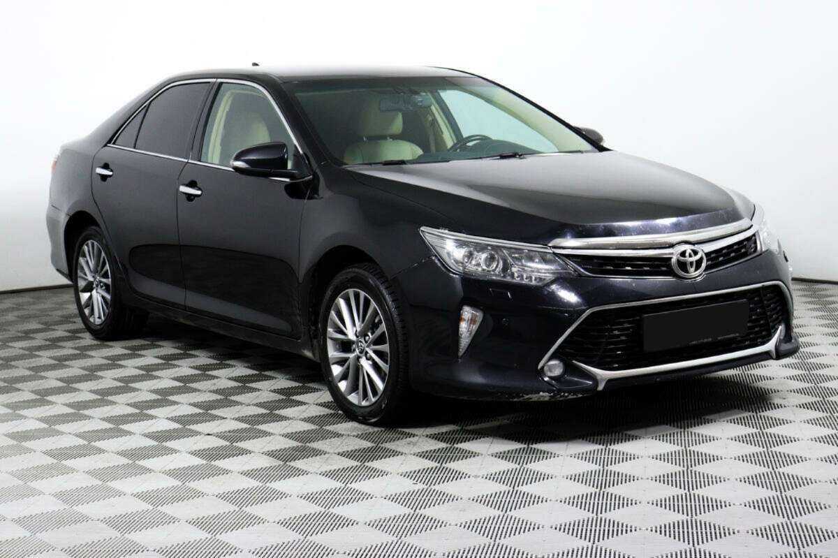Toyota Camry с пробегом — 2017 год. Фото: #2