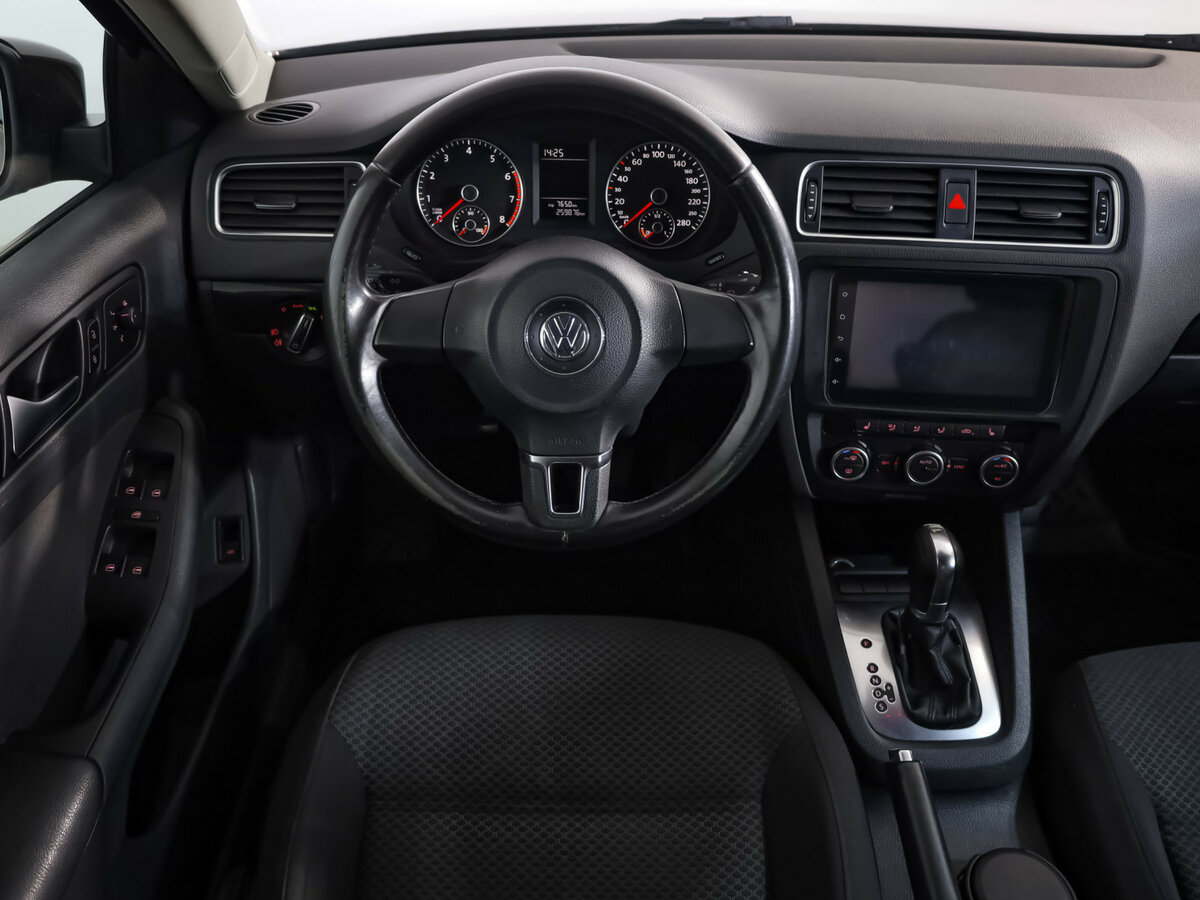 Volkswagen Jetta с пробегом — 2014 год. Фото: #8
