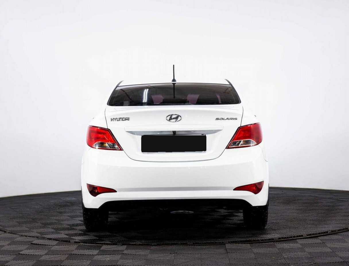Hyundai Solaris с пробегом — 2014 год. Фото: #4