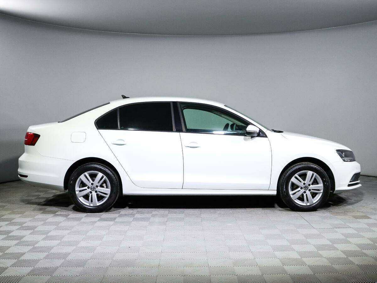 Volkswagen Jetta с пробегом — 2016 год. Фото: #3