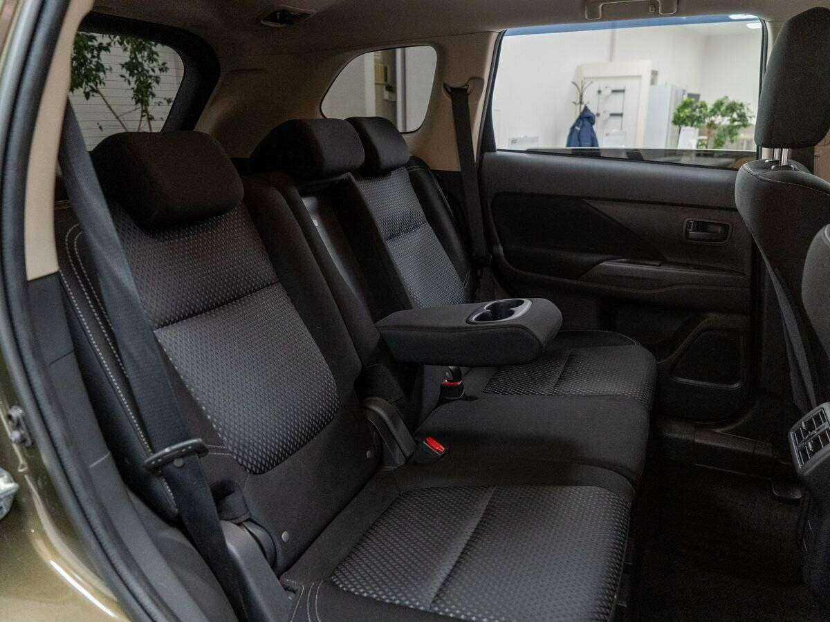 Mitsubishi Outlander с пробегом — 2018 год. Фото: #8