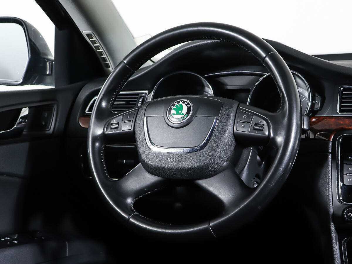 Skoda Superb с пробегом — 2012 год. Фото: #17