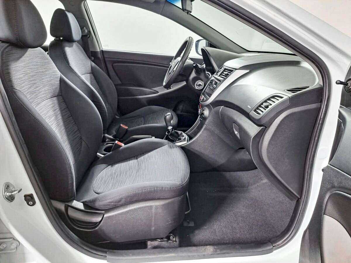 Hyundai Solaris с пробегом — 2014 год. Фото: #8