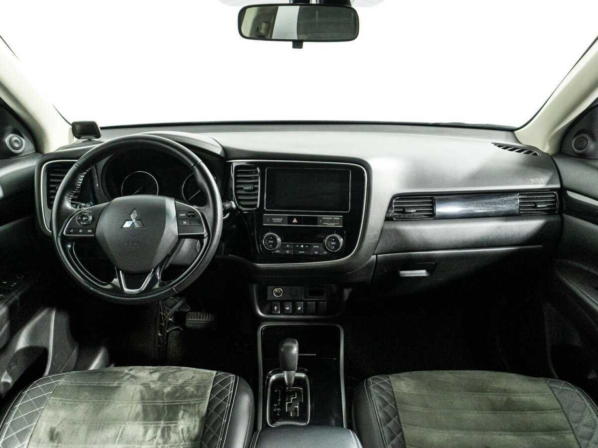 Mitsubishi Outlander с пробегом — 2019 год. Фото: #12