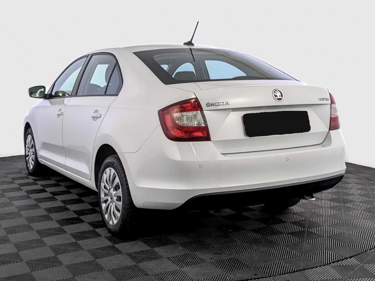 Skoda Rapid с пробегом — 2019 год. Фото: #6