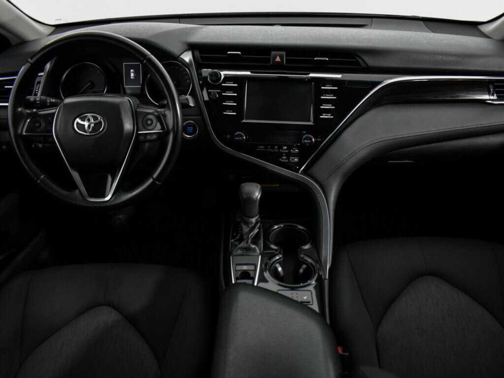 Toyota Camry с пробегом — 2018 год. Фото: #11