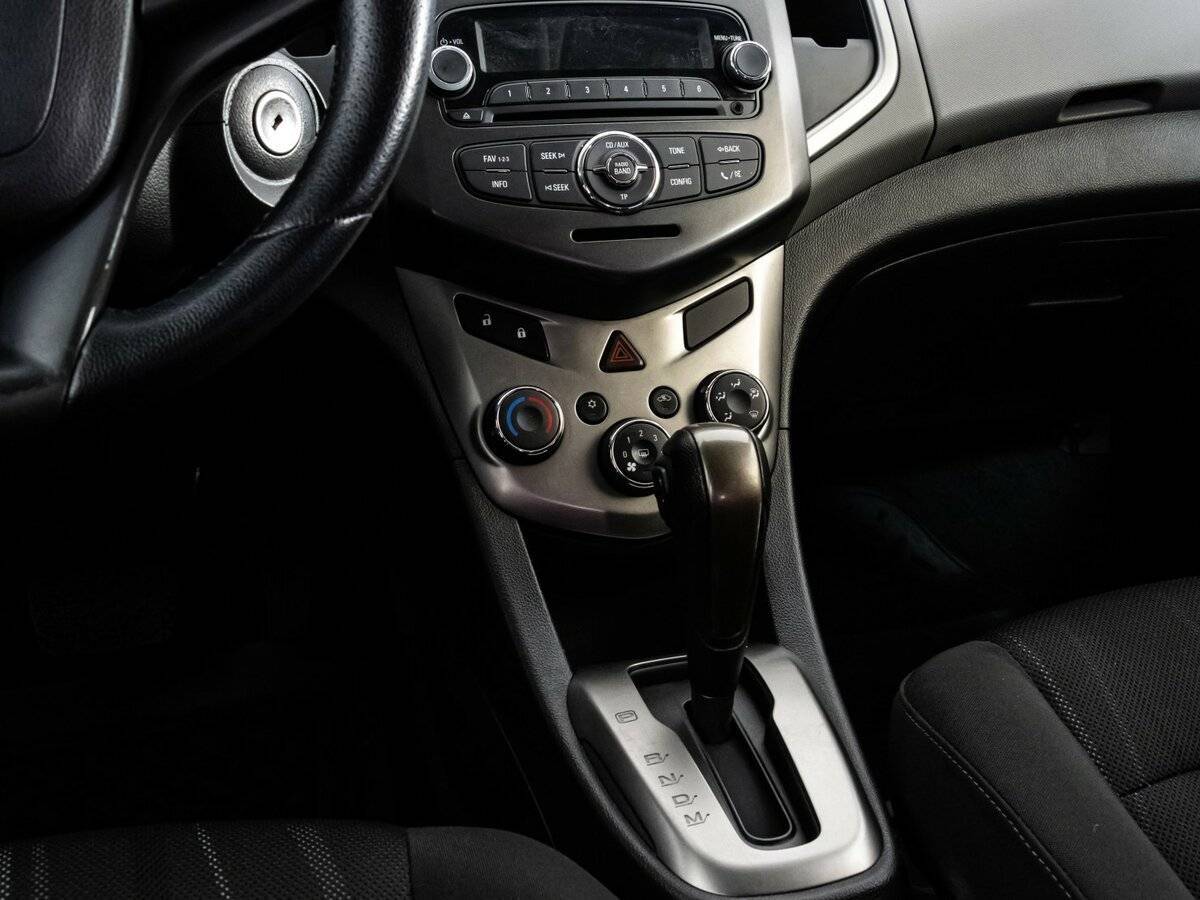 Chevrolet Aveo с пробегом — 2015 год. Фото: #9