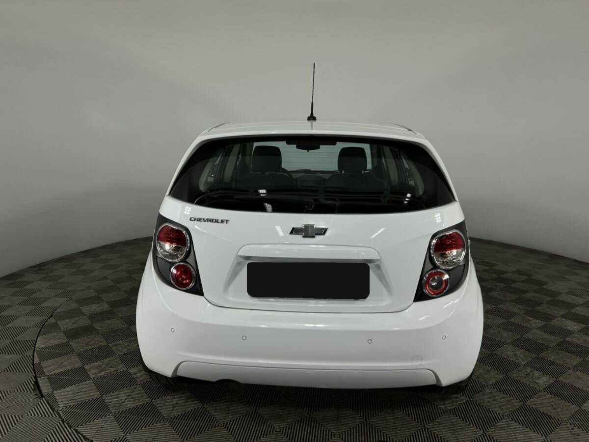 Chevrolet Aveo с пробегом — 2014 год. Фото: #2