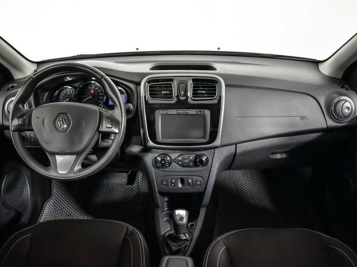 Renault Sandero с пробегом — 2015 год. Фото: #11