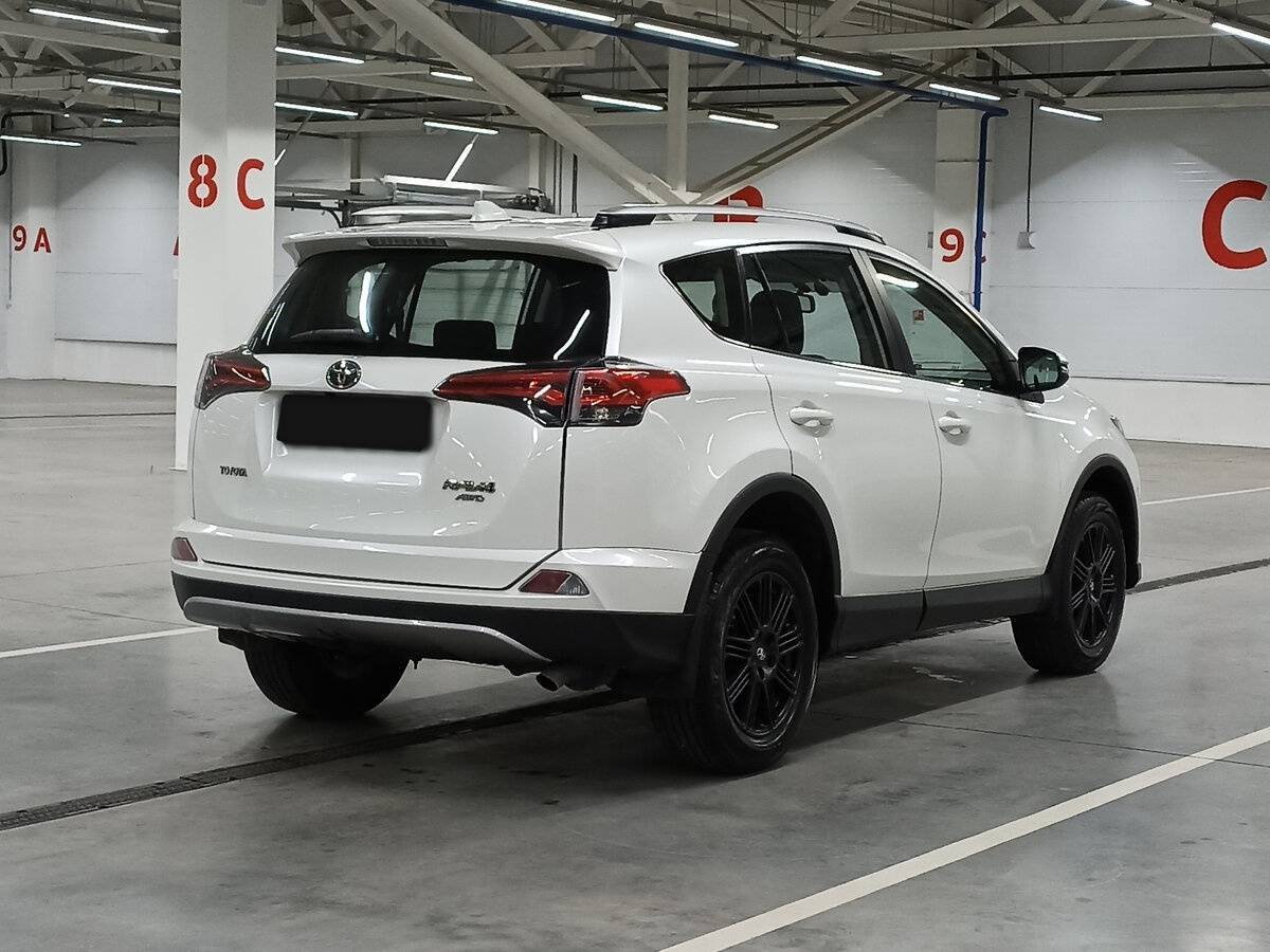 Toyota RAV4 с пробегом — 2017 год. Фото: #4