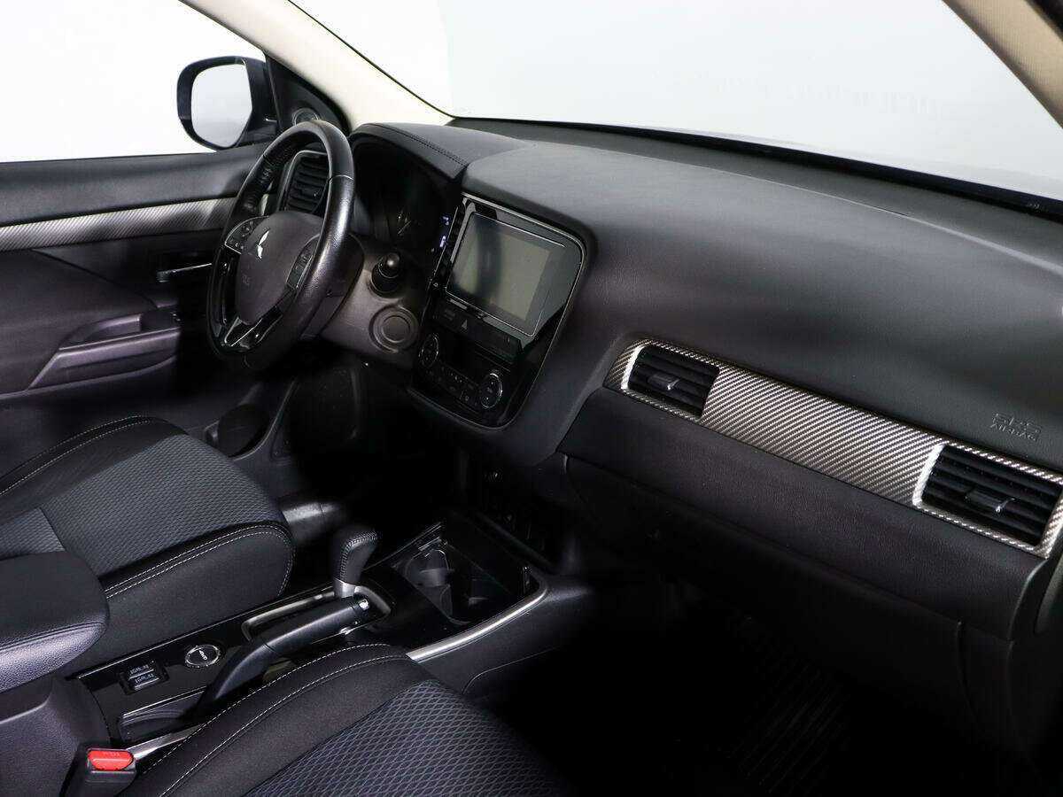 Mitsubishi Outlander с пробегом — 2018 год. Фото: #10