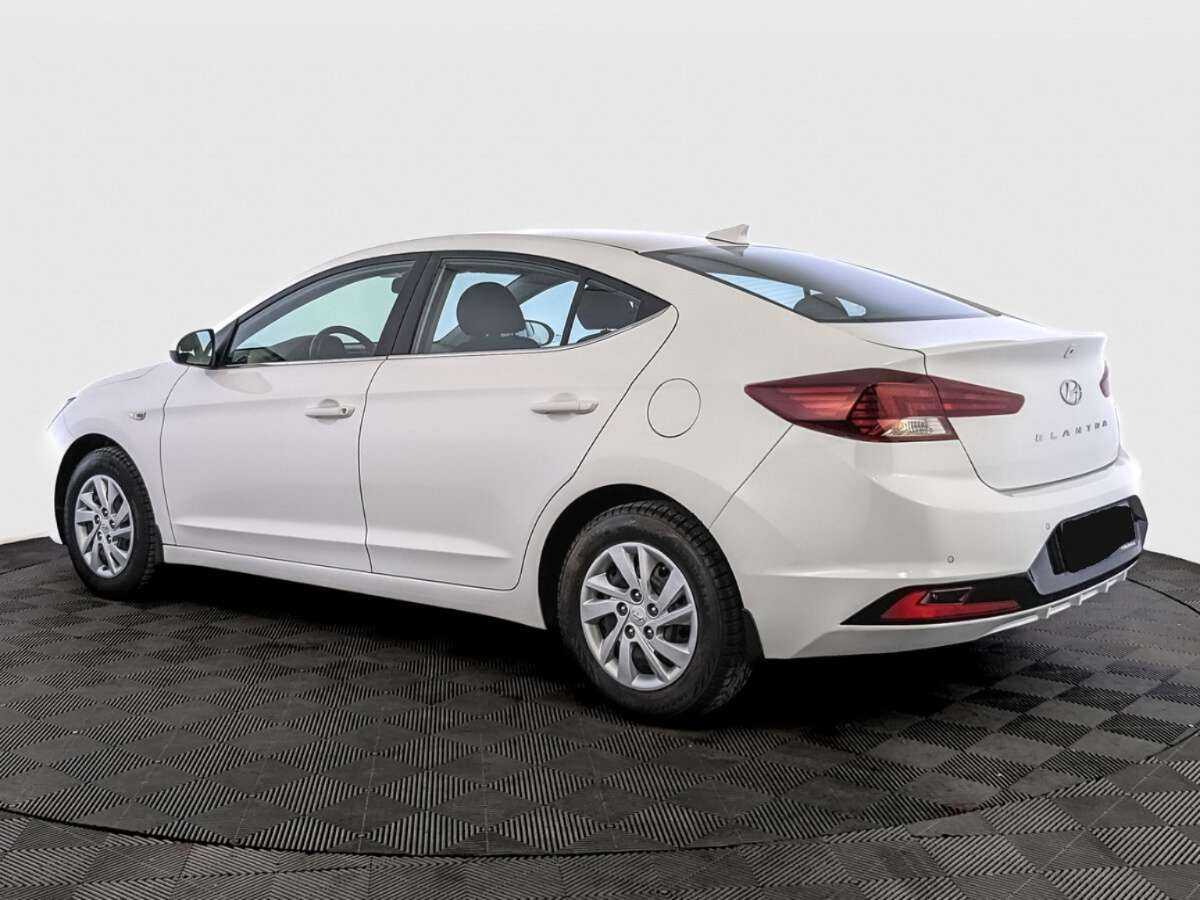 Hyundai Elantra с пробегом — 2020 год. Фото: #6