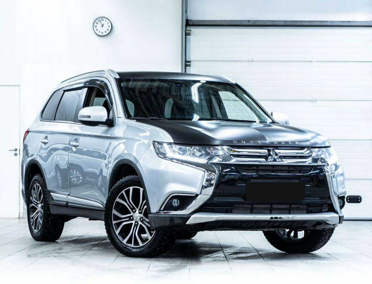 Mitsubishi Outlander с пробегом — 2017 год. Фото: #1