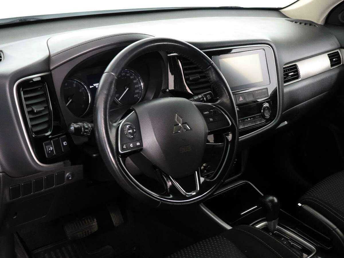 Mitsubishi Outlander с пробегом — 2018 год. Фото: #7