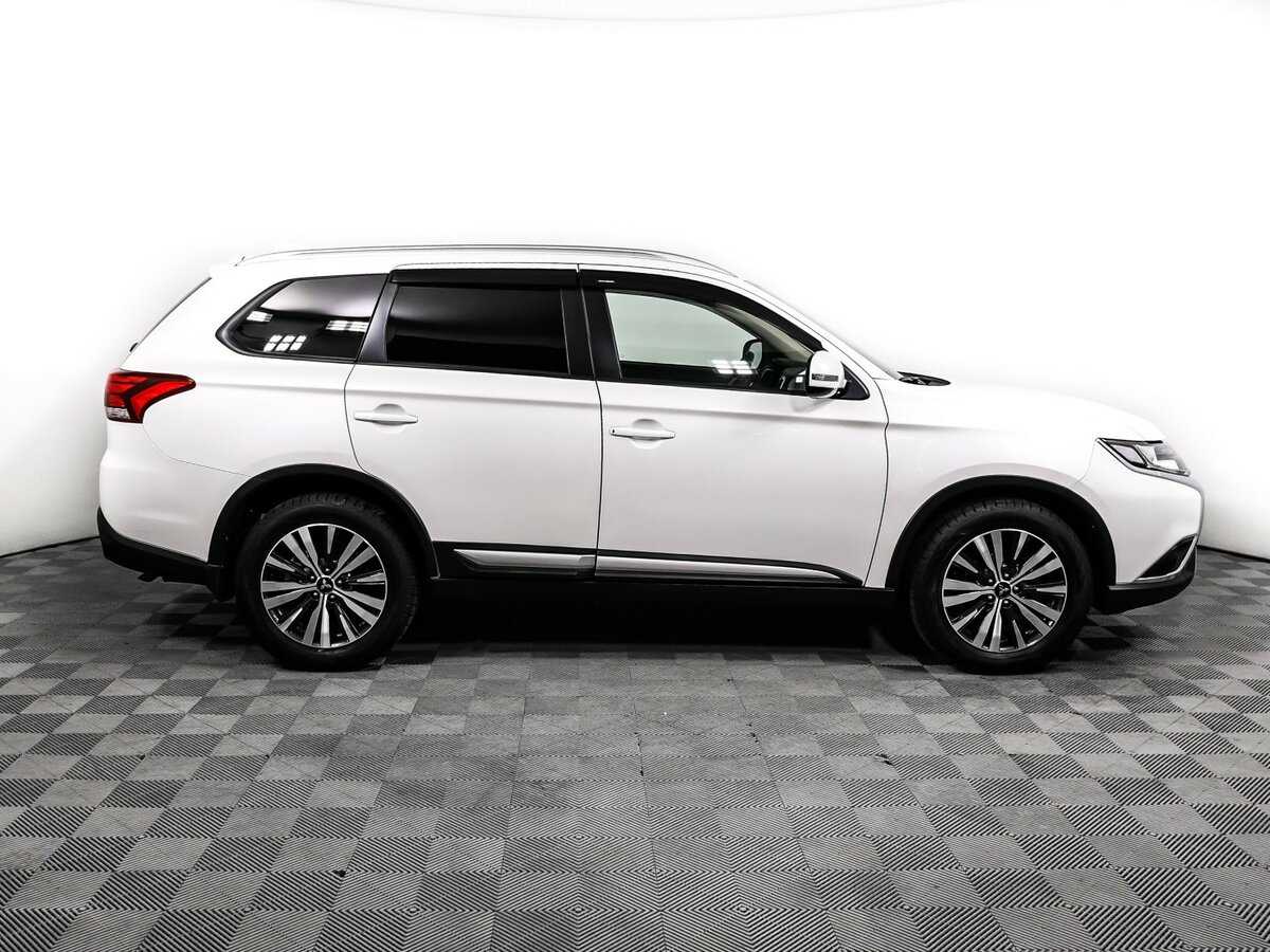Mitsubishi Outlander с пробегом — 2019 год. Фото: #3