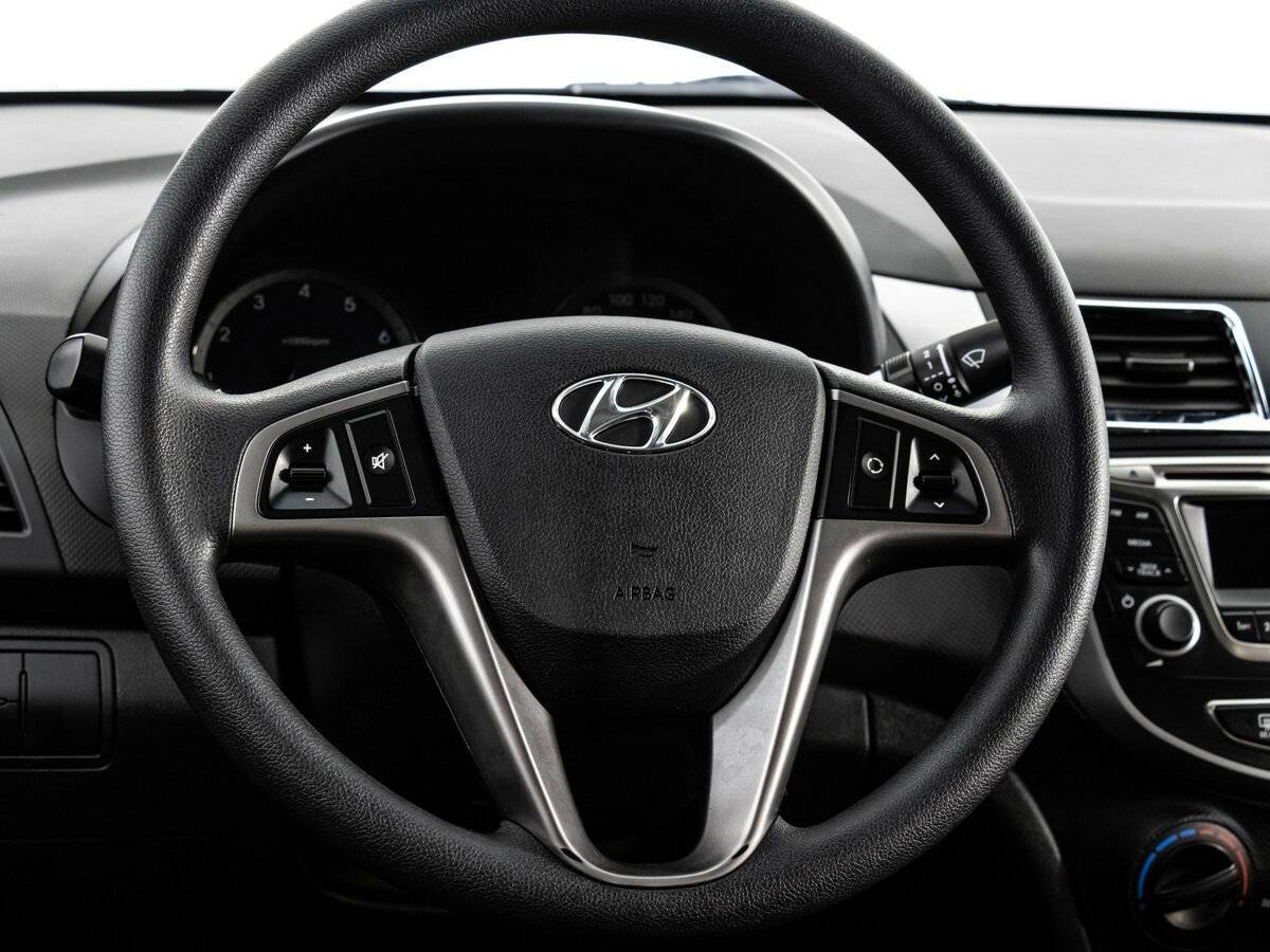 Hyundai Solaris с пробегом — 2016 год. Фото: #8