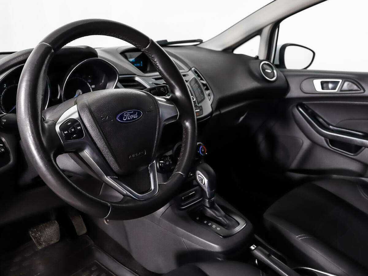 Ford Fiesta с пробегом — 2015 год. Фото: #7