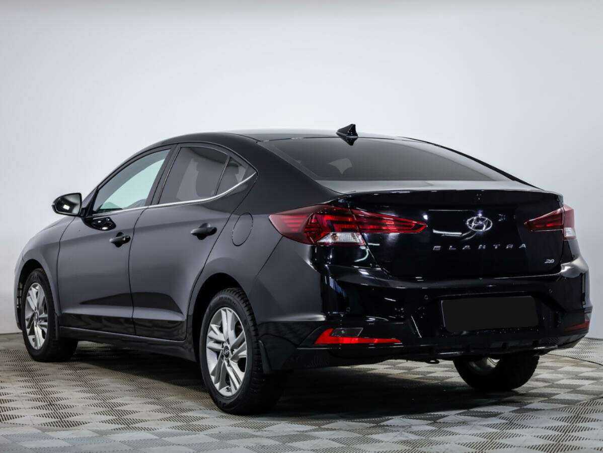 Hyundai Elantra с пробегом — 2019 год. Фото: #5