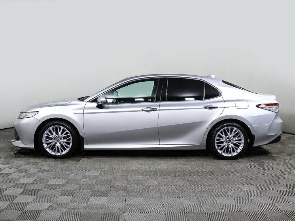 Toyota Camry с пробегом — 2018 год. Фото: #6