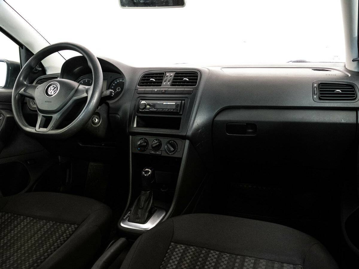 Volkswagen Polo с пробегом — 2016 год. Фото: #8