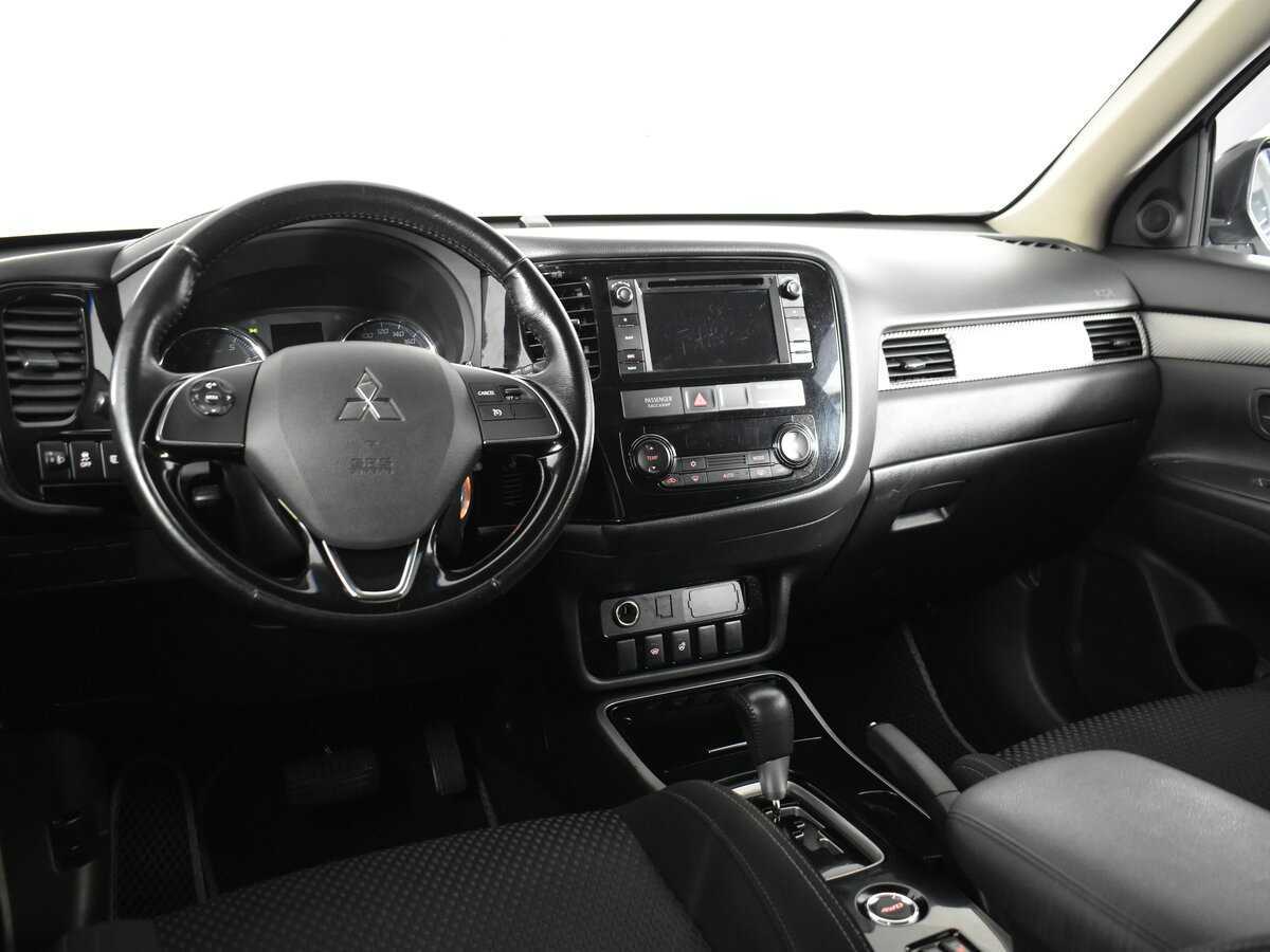 Mitsubishi Outlander с пробегом — 2017 год. Фото: #12