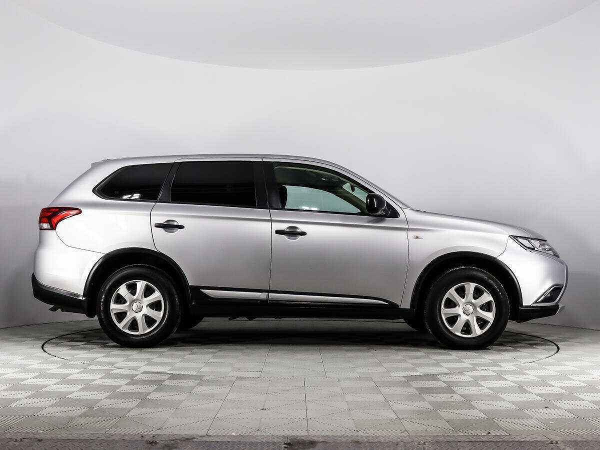 Mitsubishi Outlander с пробегом — 2018 год. Фото: #3