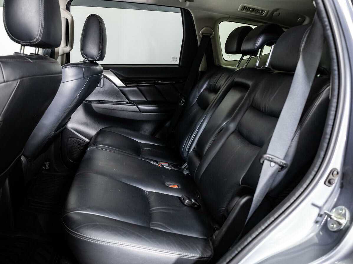 Mitsubishi Pajero Sport с пробегом — 2018 год. Фото: #9