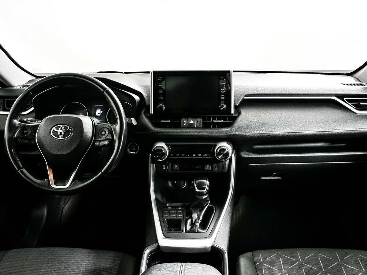 Toyota RAV4 с пробегом — 2020 год. Фото: #10