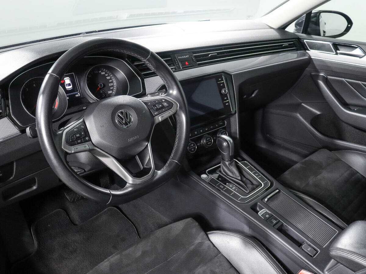 Volkswagen Passat с пробегом — 2020 год. Фото: #13