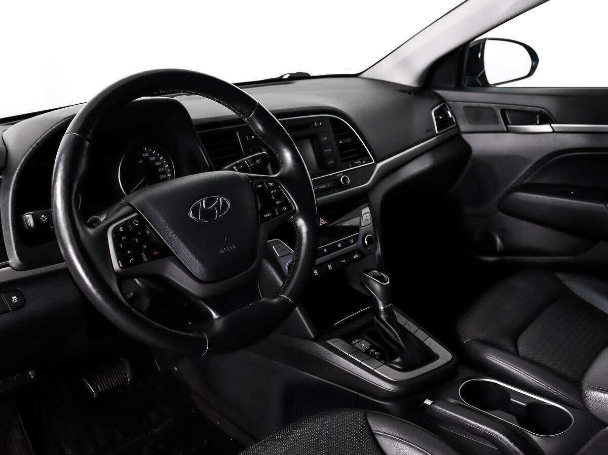 Hyundai Elantra с пробегом — 2017 год. Фото: #8