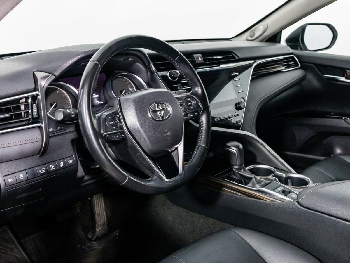 Toyota Camry с пробегом — 2019 год. Фото: #10