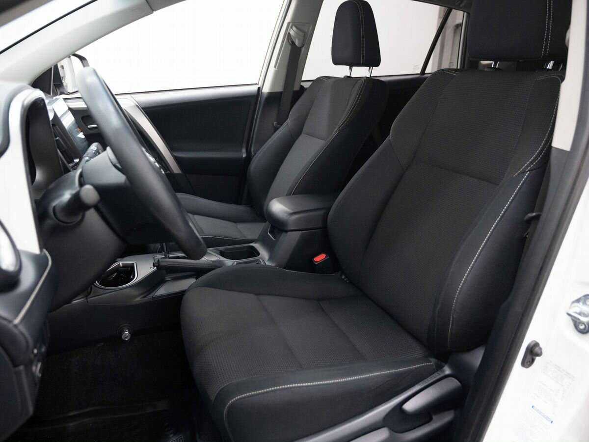 Toyota RAV4 с пробегом — 2017 год. Фото: #10
