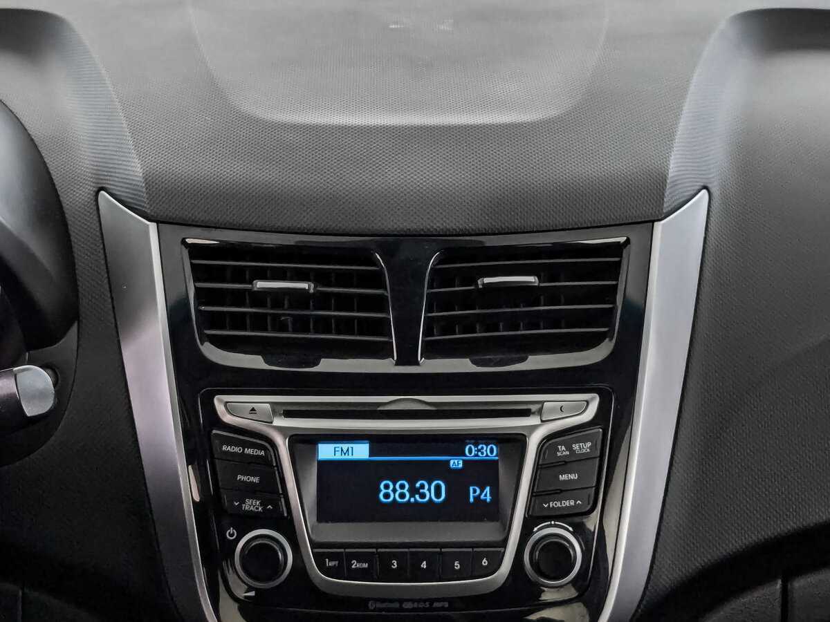 Hyundai Solaris с пробегом — 2015 год. Фото: #12