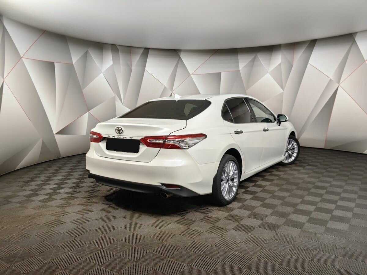 Toyota Camry с пробегом — 2020 год. Фото: #1
