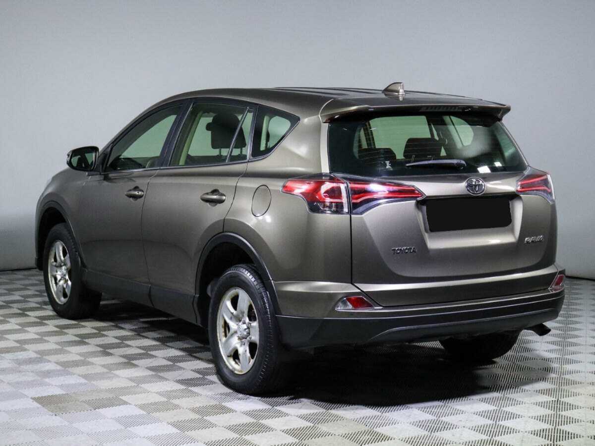 Toyota RAV4 с пробегом — 2016 год. Фото: #6