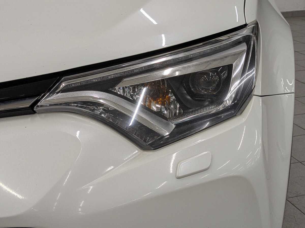 Toyota RAV4 с пробегом — 2017 год. Фото: #10