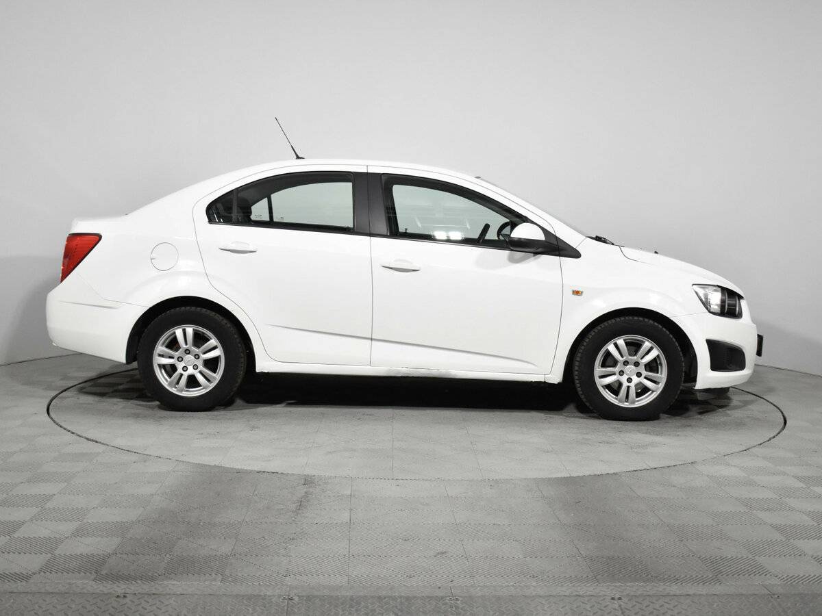 Chevrolet Aveo с пробегом — 2013 год. Фото: #3