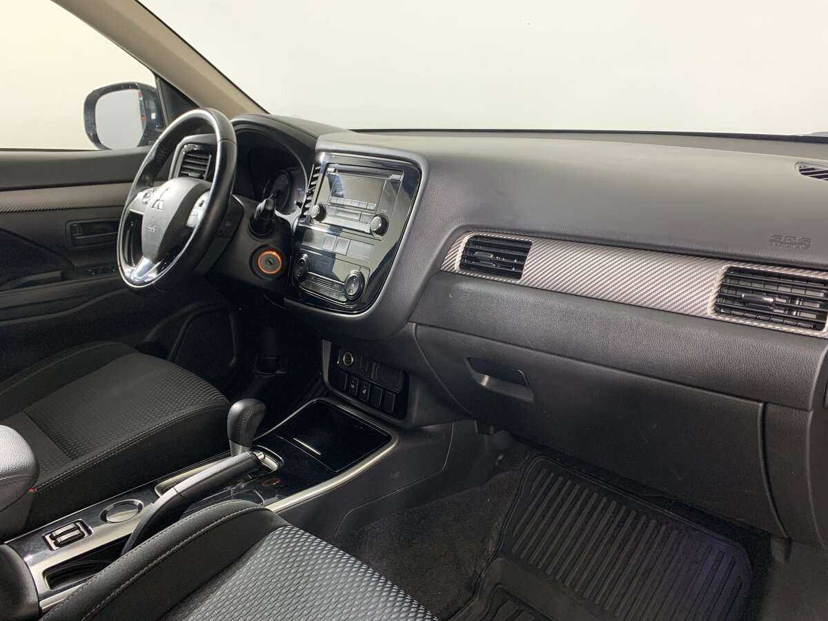 Mitsubishi Outlander с пробегом — 2018 год. Фото: #11