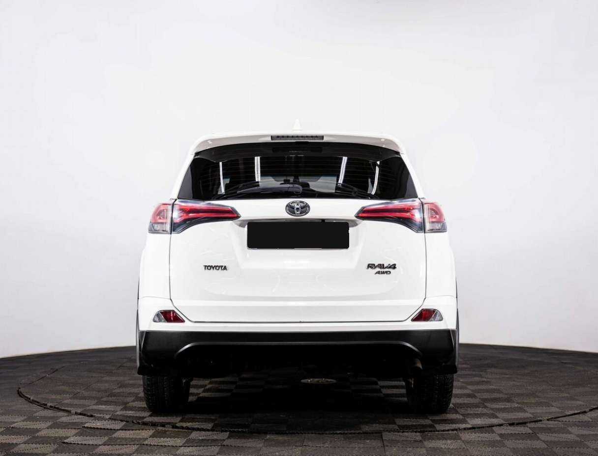 Toyota RAV4 с пробегом — 2017 год. Фото: #4