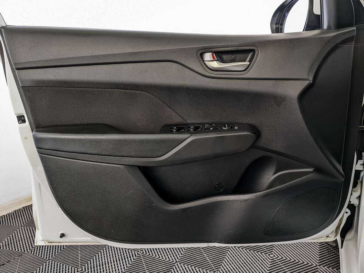 Hyundai Solaris с пробегом — 2019 год. Фото: #14
