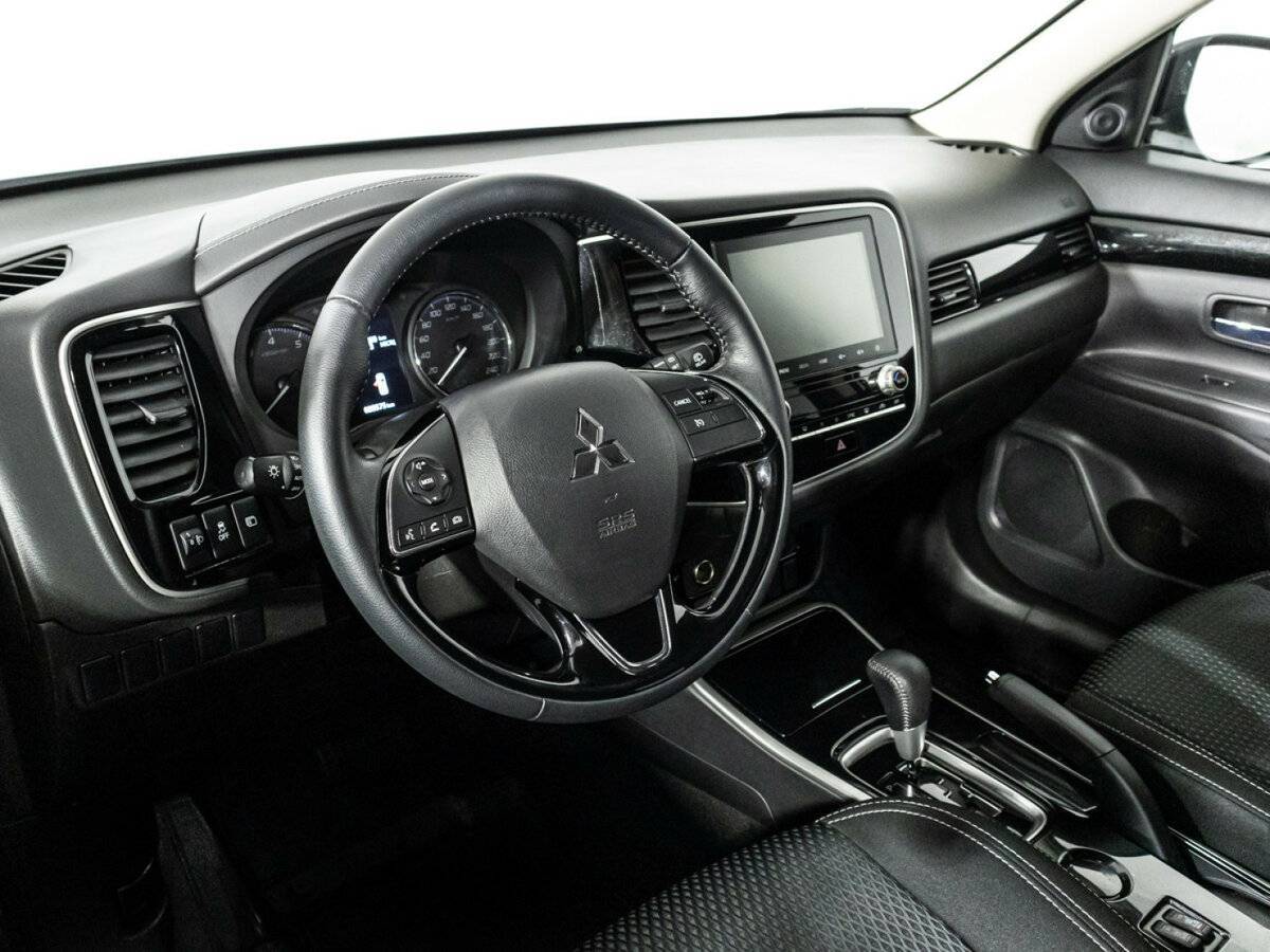 Mitsubishi Outlander с пробегом — 2022 год. Фото: #10